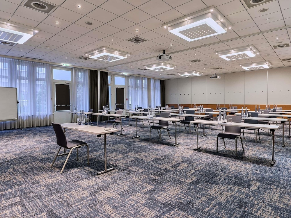 Novotel Zurich Airport Messe Hotel 53/64