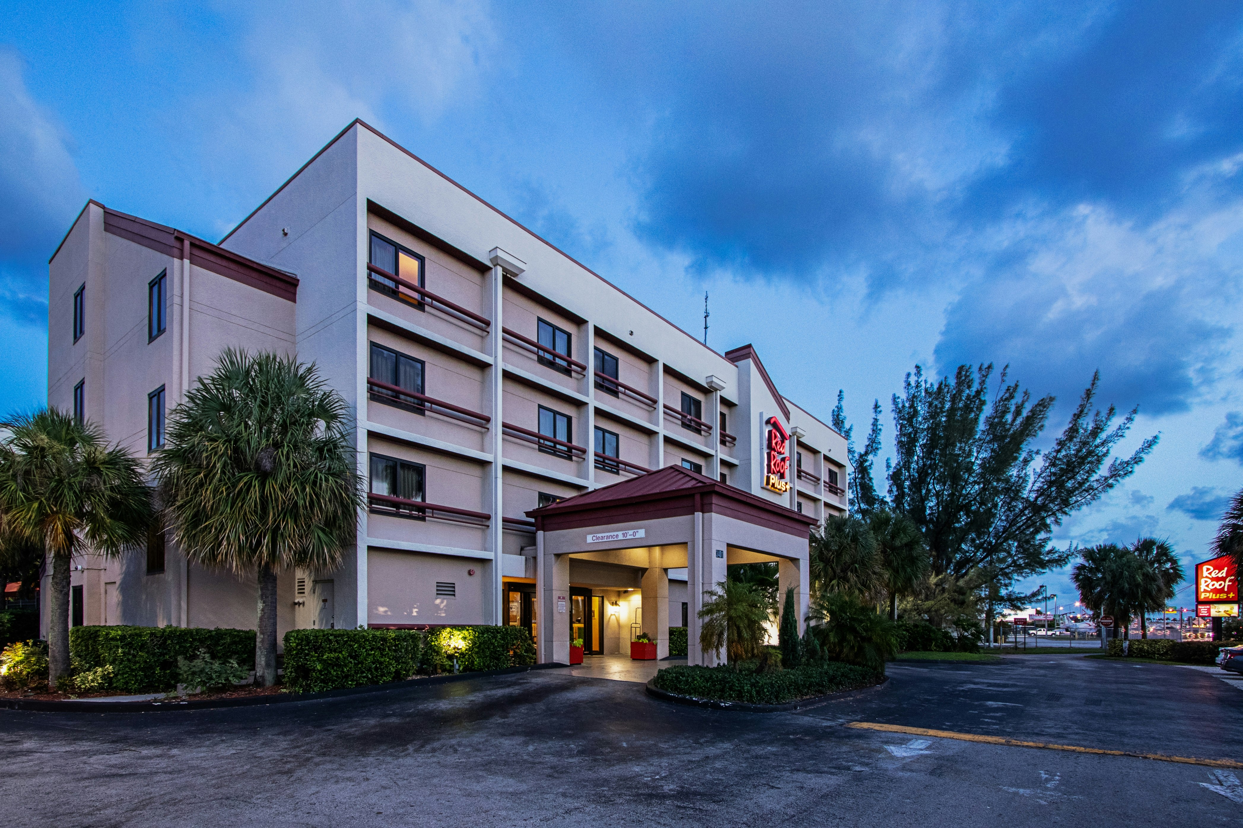 Red Roof Plus Miami Airport 7/47