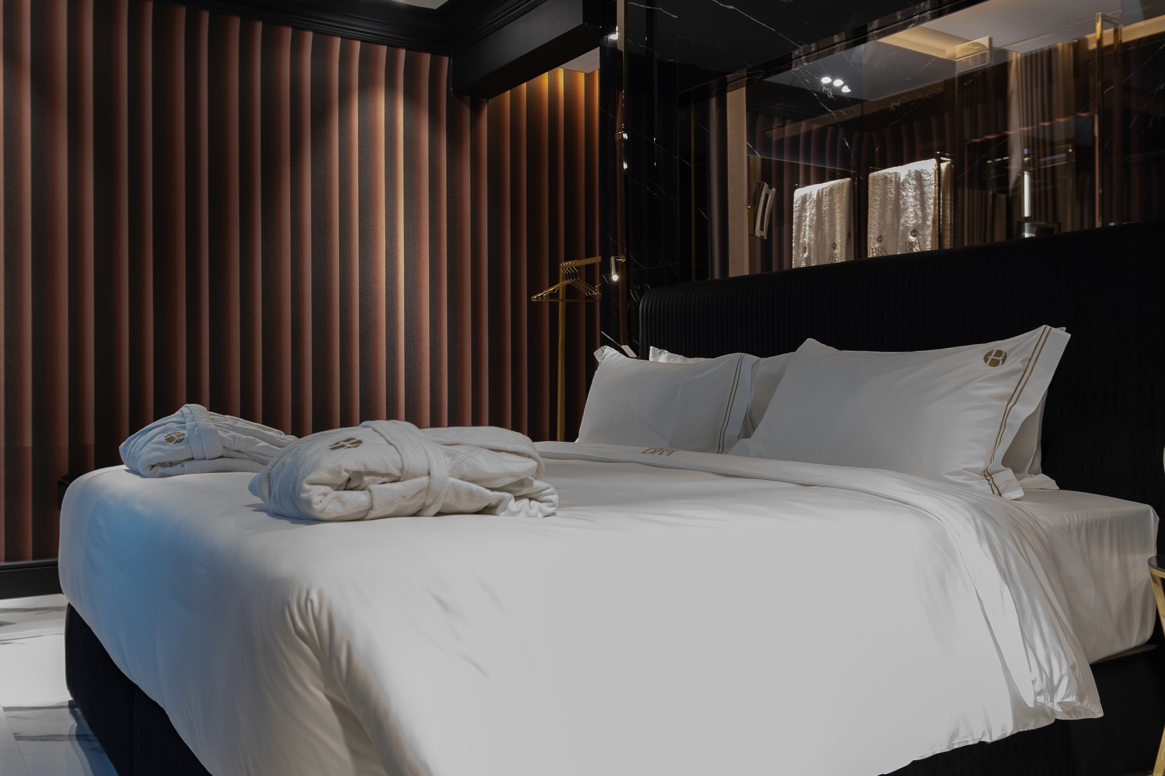 DELUXE, DOUBLE BED