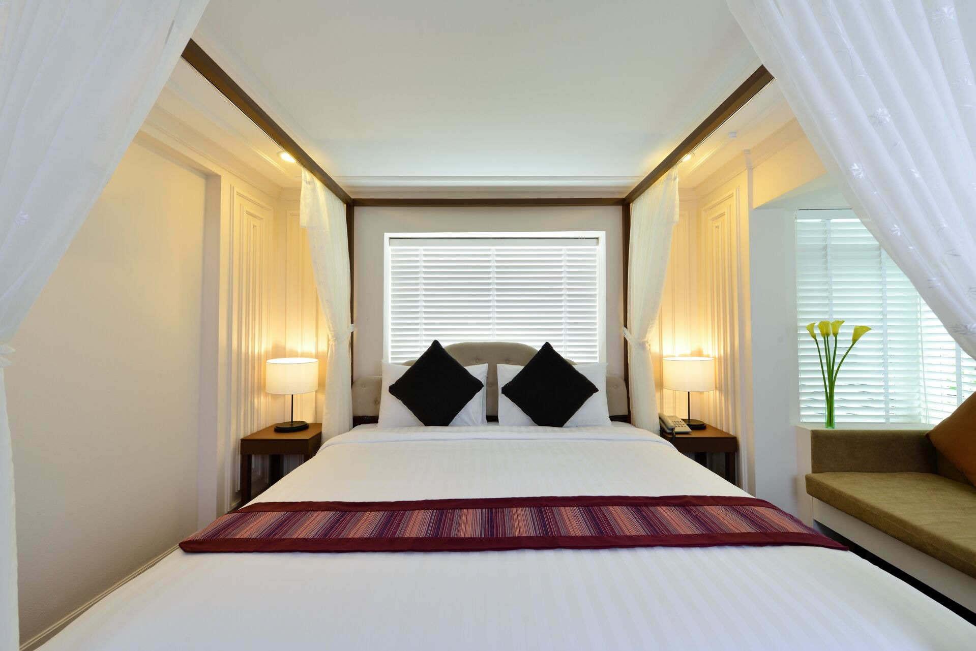 JUNIOR SUITE, KING BED