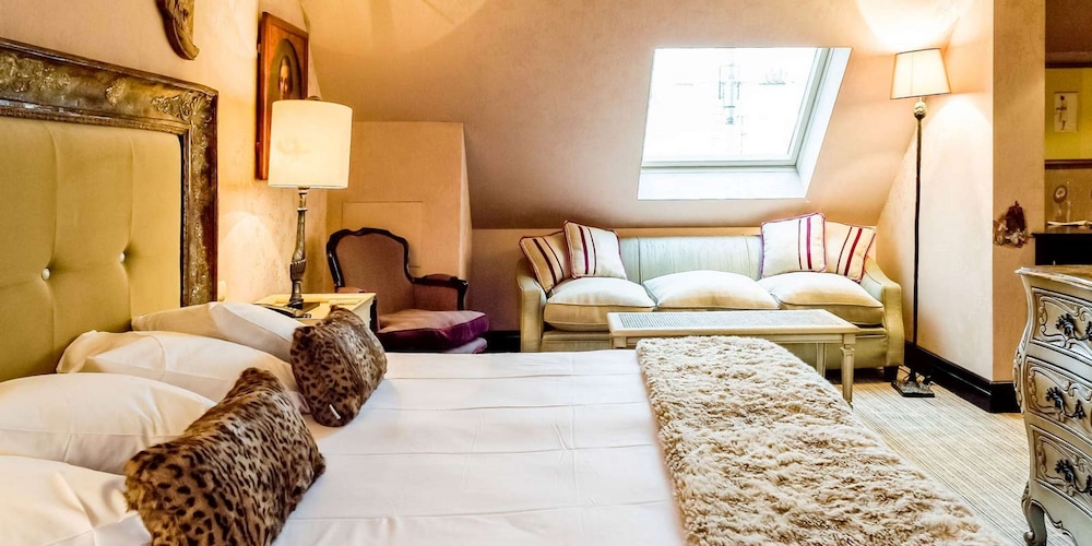 Hotel Chateaubriand 39/48