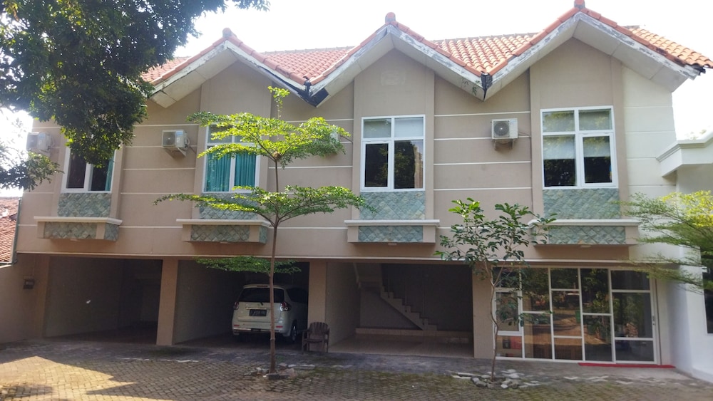 Hotel Kencana Jaya by ZUZU 2/50