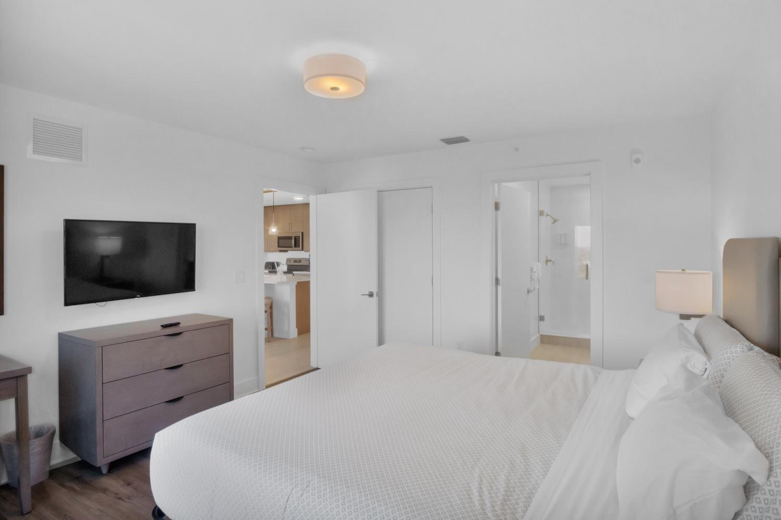 2 Bedrooms, Suite, Bay View، The Avalon Club 5/10