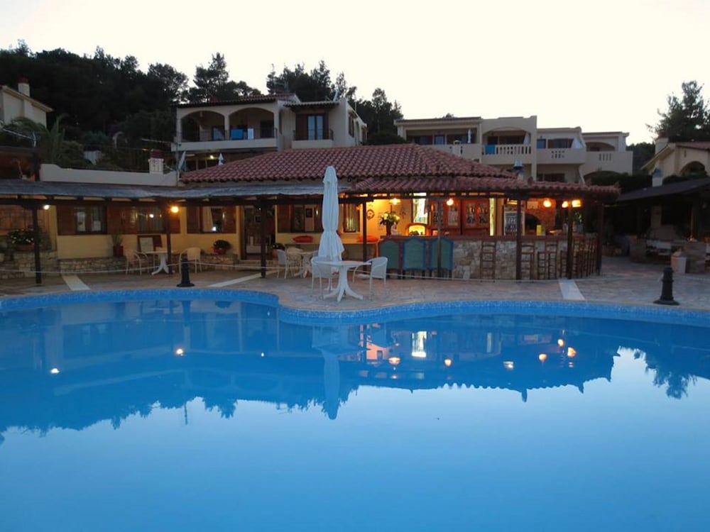 Milia Bay Hotel and Apartments 1/32