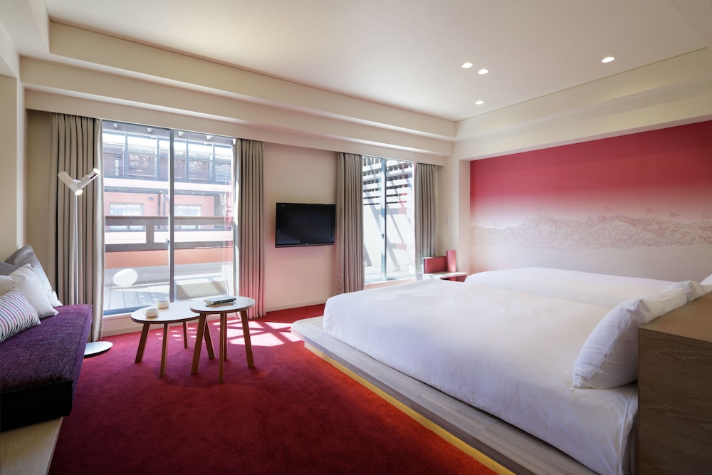 2 BEDROOMS, BASIC, TWIN BEDS