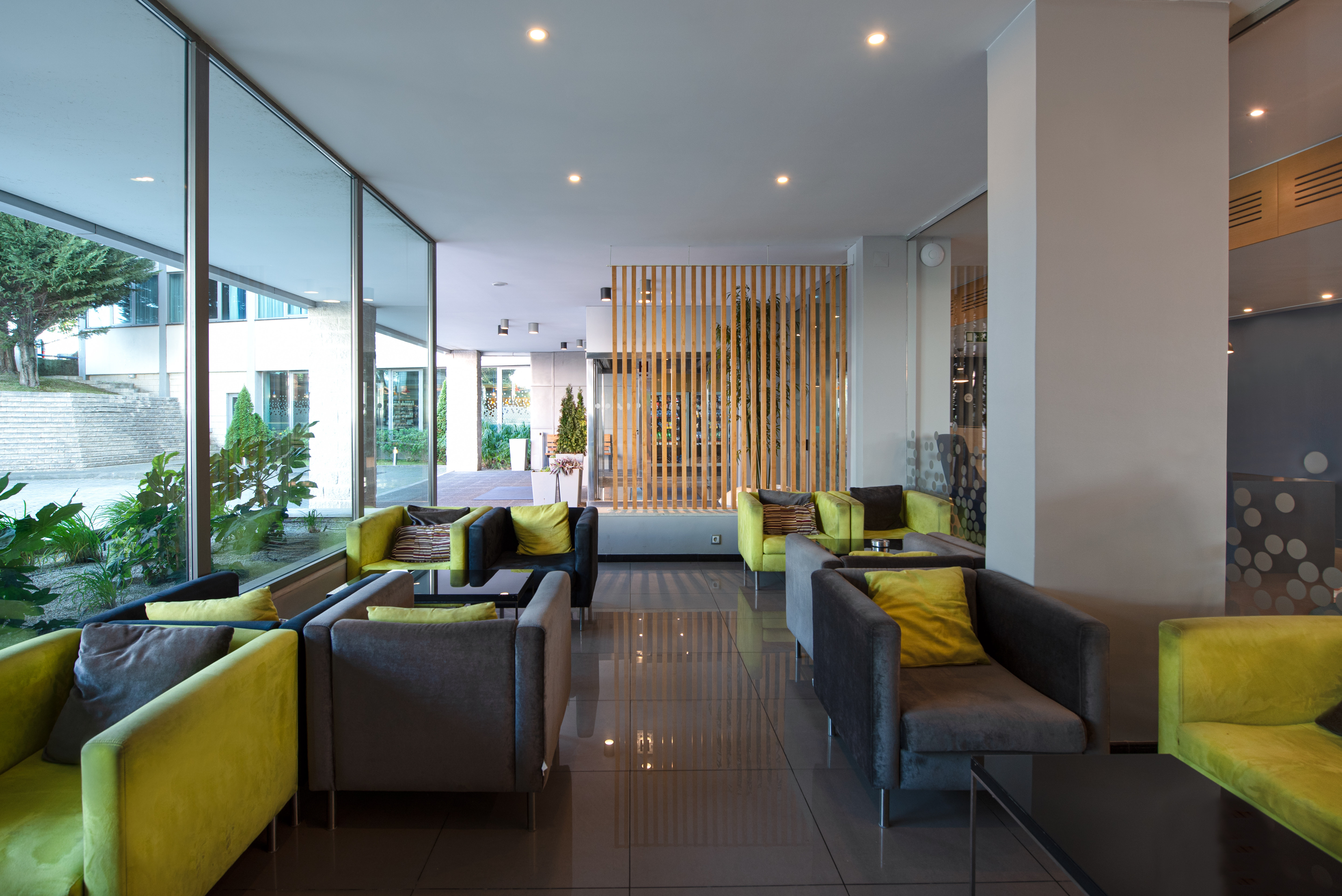 HOLIDAY INN EXPRESS LISBON AIRPORT 40/78