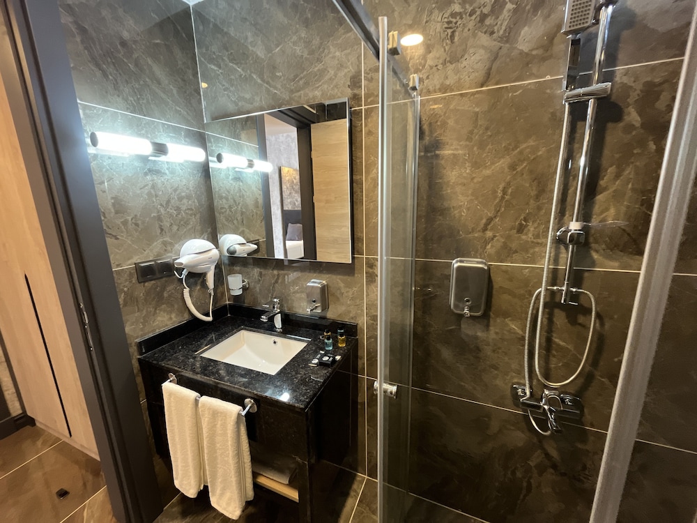 Avni Bey Otel 41/43