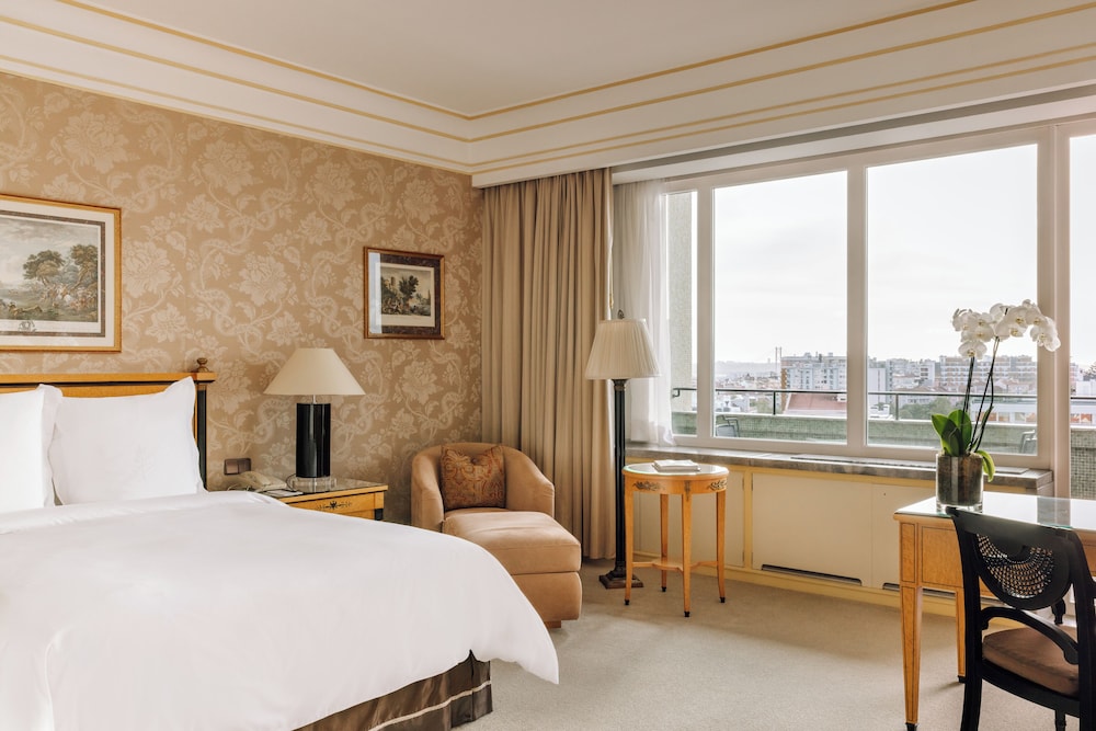 SUPERIOR, KING BED, CITY VIEW