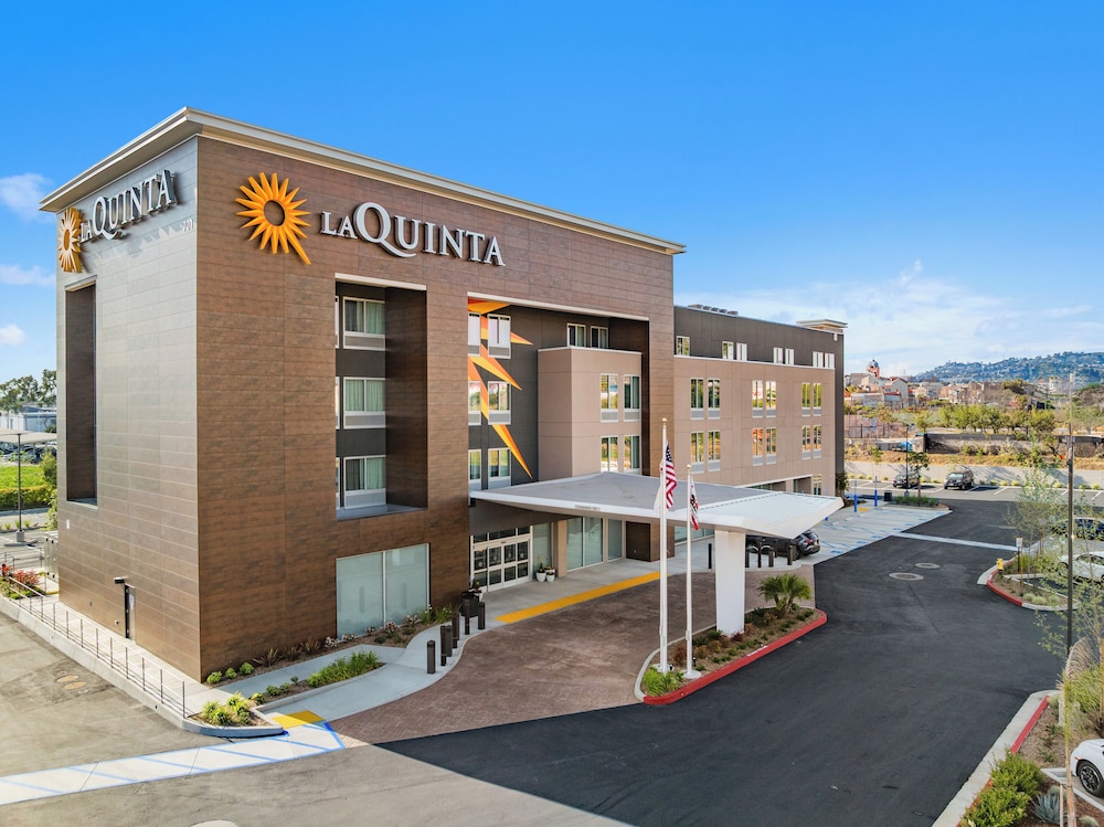 La Quinta Inn and Suites by Wyndham La Habra 54/60