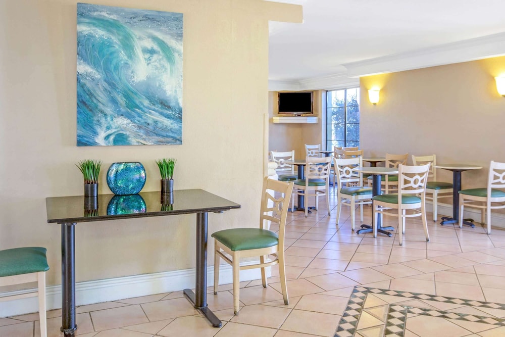 Days Inn by Wyndham Reno 34/47