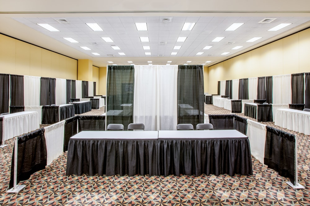 Crowne Plaza Springfield Convention CTR 60/77