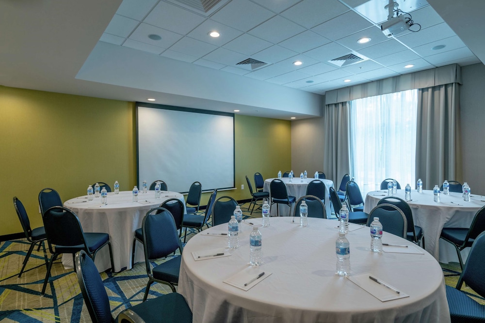 Hampton Inn & Suites Glenarden/Washington DC 36/40