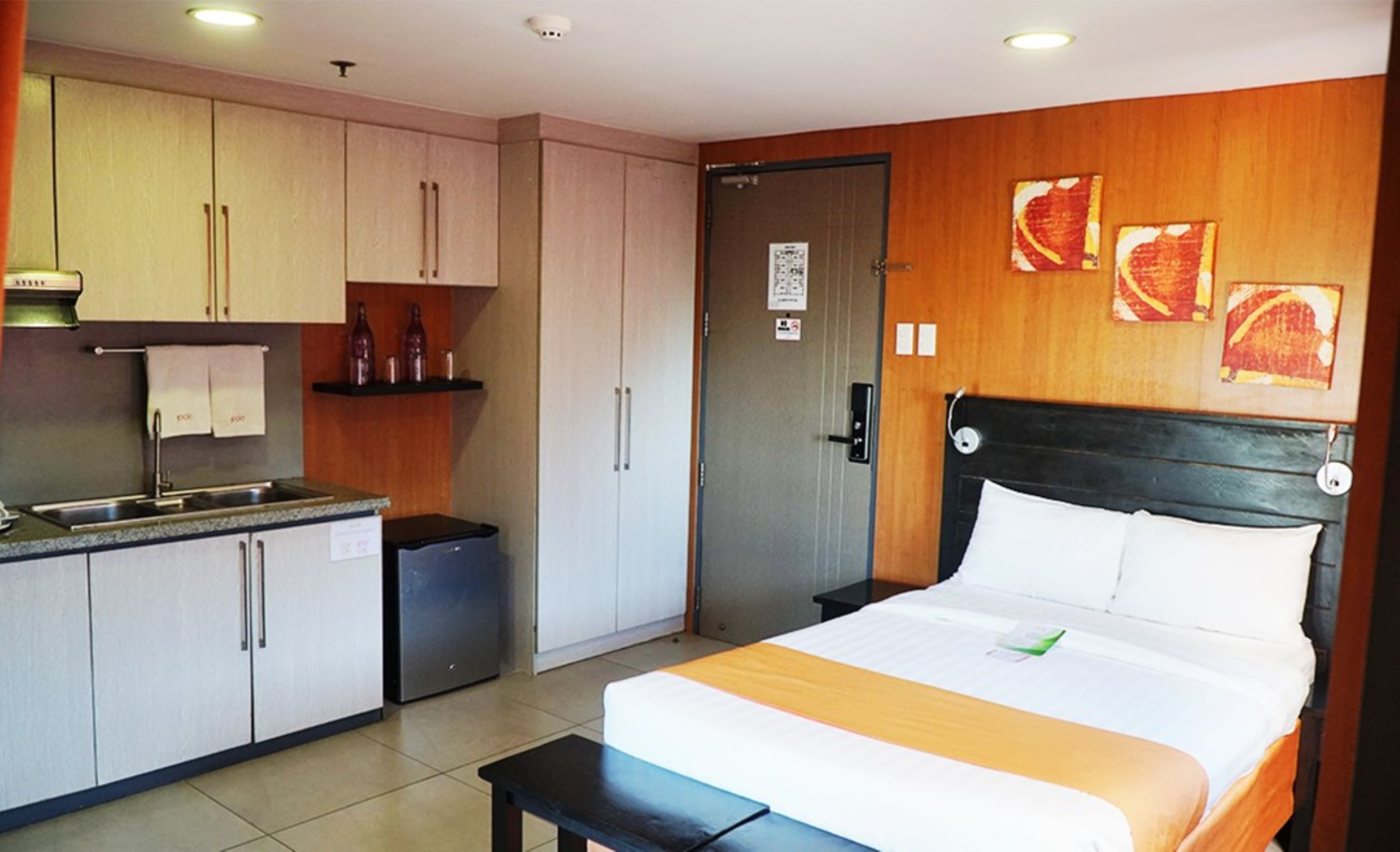 Ambassador, Suite