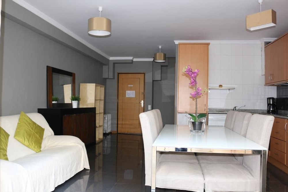 2 Bedrooms, Duplex, Apartment, 6 Beds