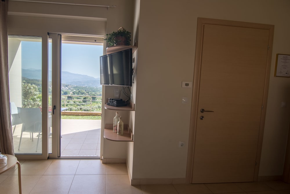 Aksos suites Accessible Accommodation 4/44