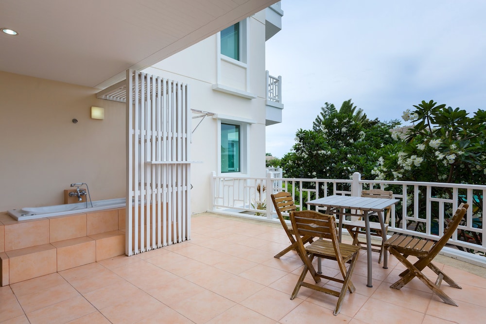 Baan Poolom Beachfront Condominium 35/50