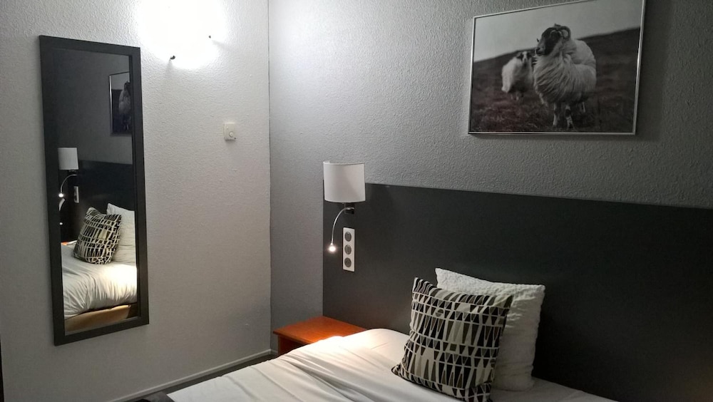 HOTEL TAMBOURIN 28/40