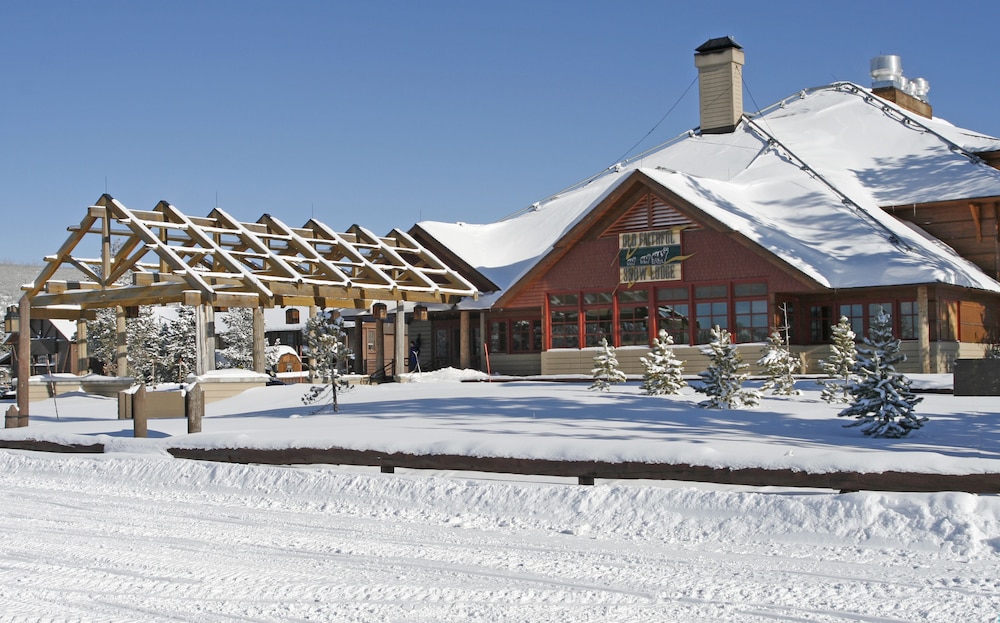 Old Faithful Snow Lodge & Cabins 34/37
