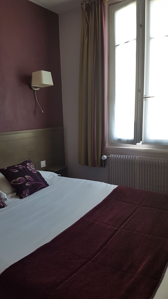 Brit Hotel Le Surcouf 5/42