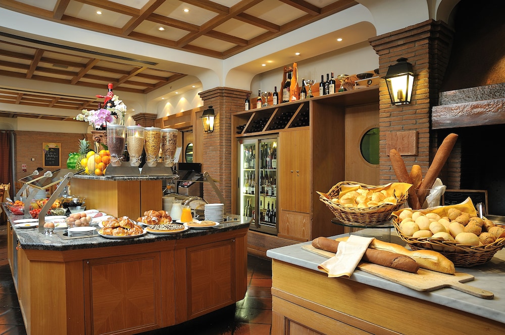 restaurant cafeteria
