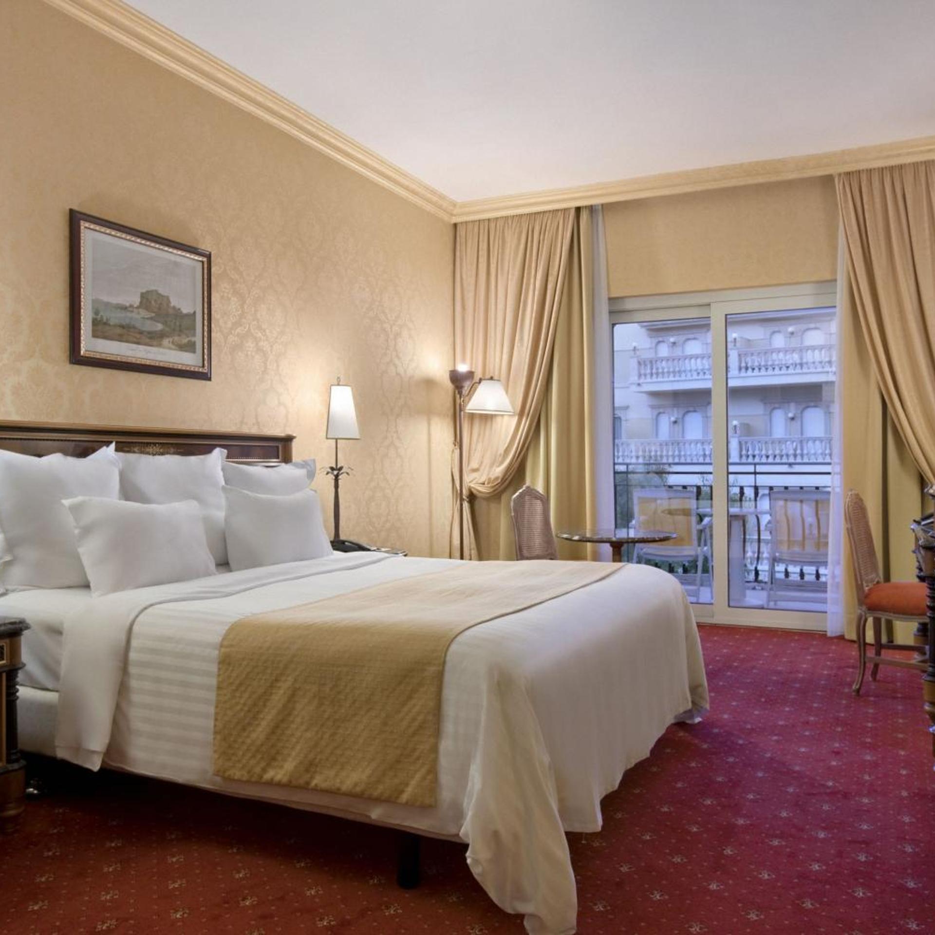 Room, King Bed, Partial View, Balcony
