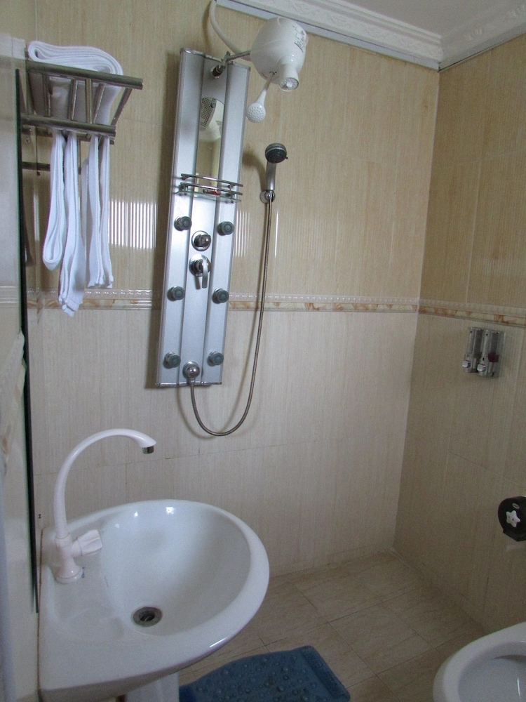 ROOM, TWIN BEDS