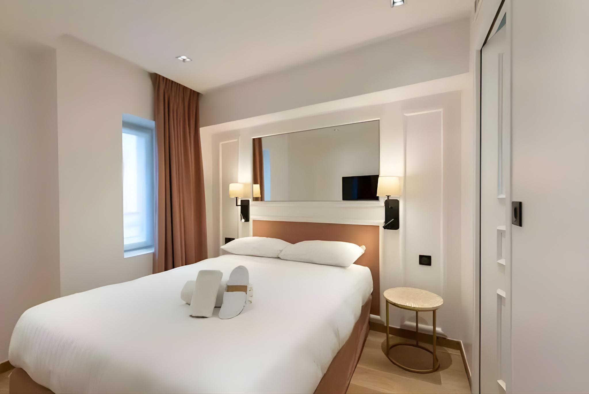 Courtyard, Double Bed