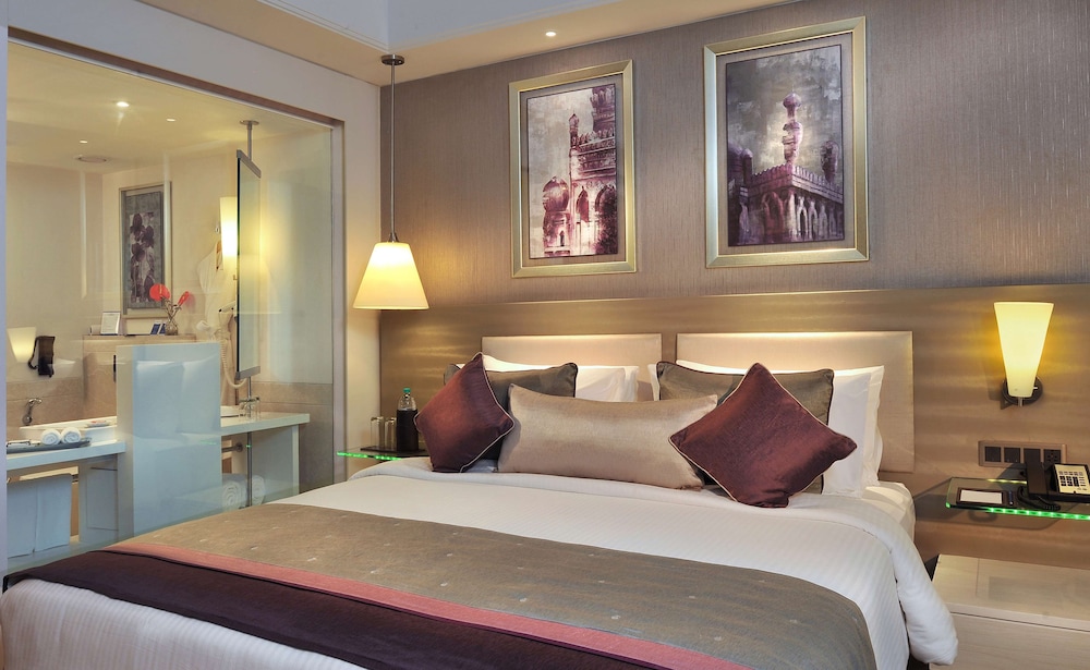 Studio, King Bed