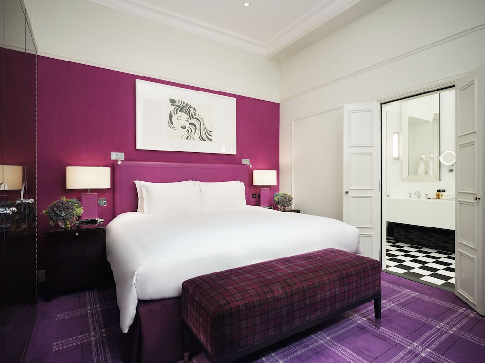 DELUXE, SUITE, KING BED, SOFA, LIVING AREA