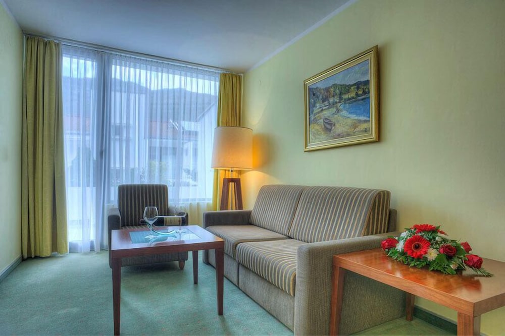 Hotel Rivijera 18/50