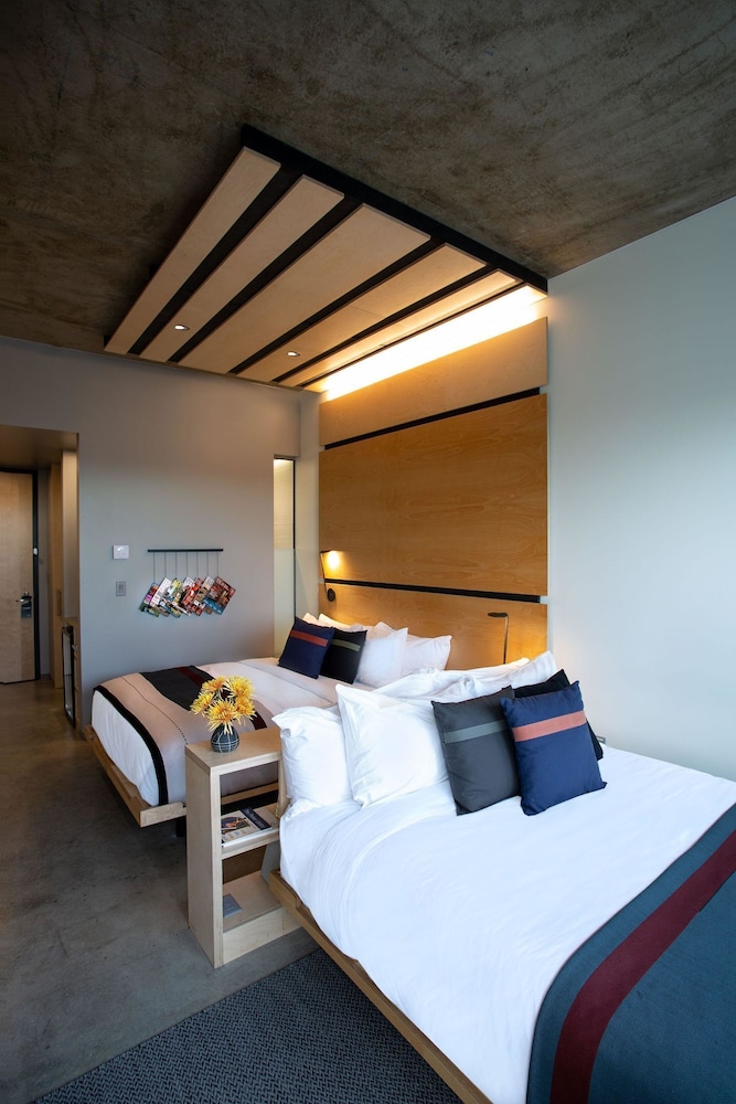 The Source Hotel 24/63