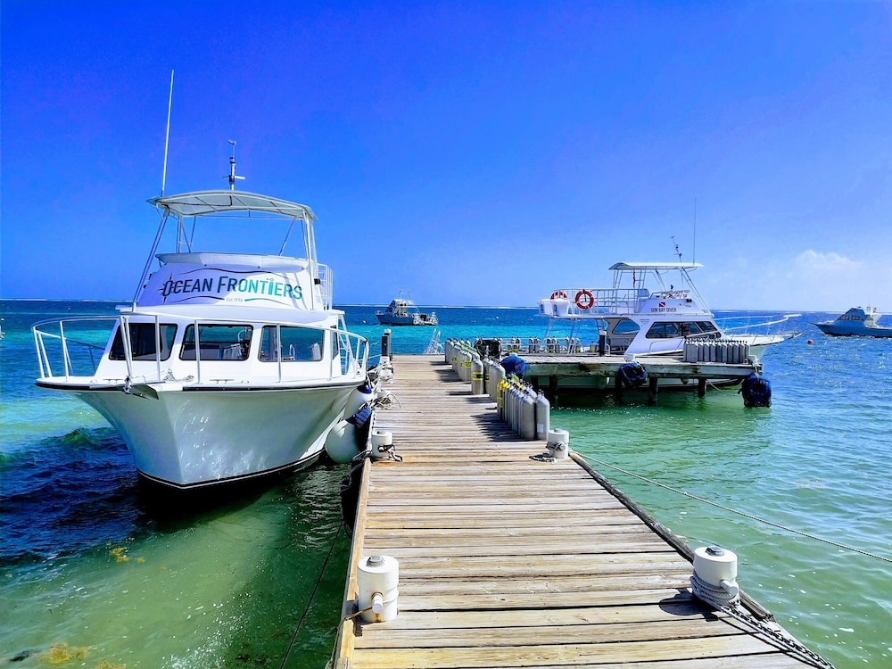 Compass Point Dive Resort 38/50