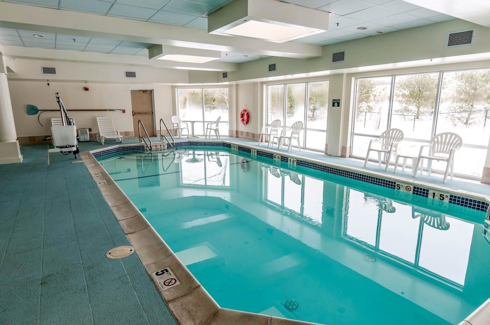 Comfort Inn & Suites Mount Pocono 24/50