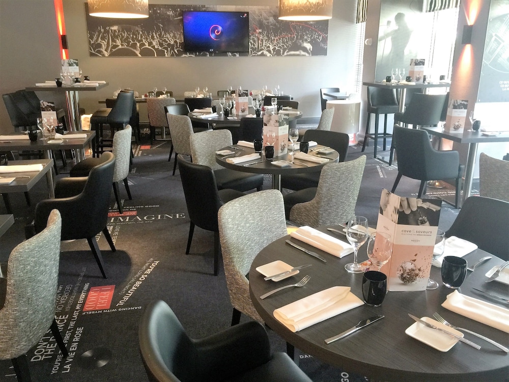 Mercure Paris Velizy 62/74