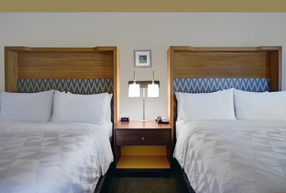 Holiday Inn Grand Rapids North 9/71