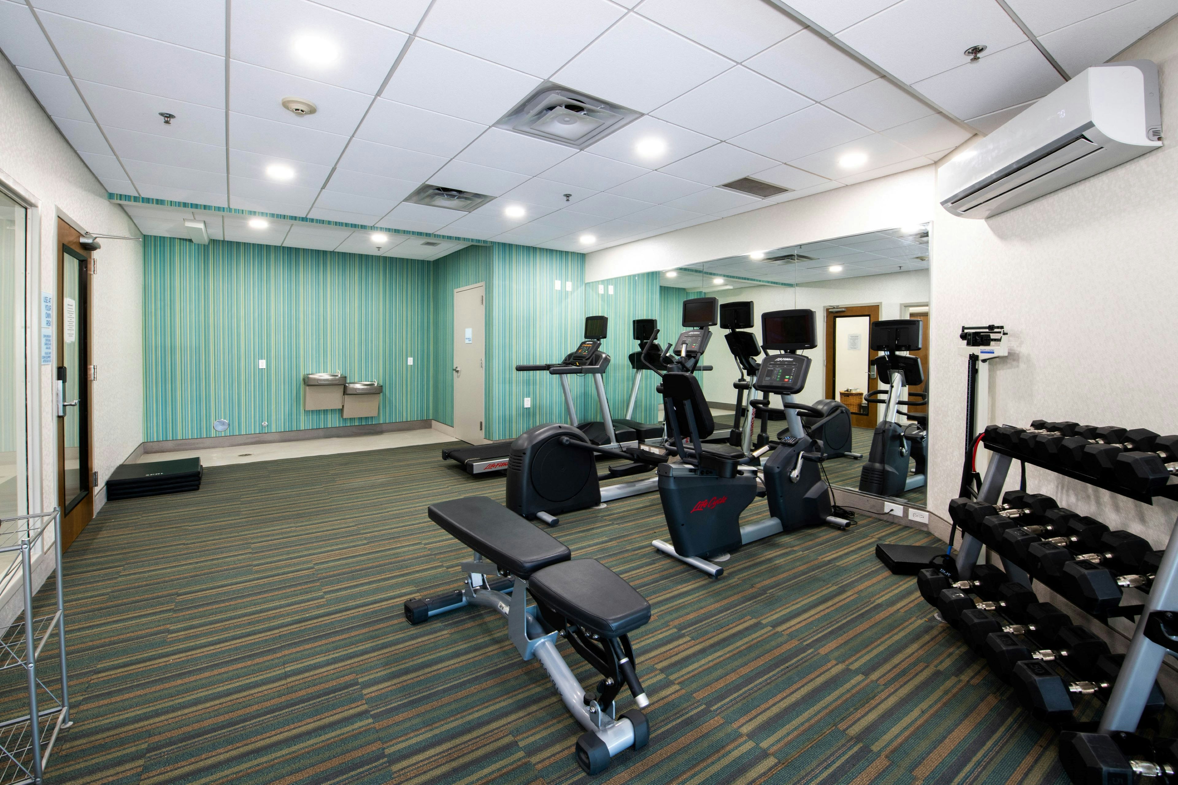 Holiday Inn Express Hotel And Suites Kansas City Grandview 47/64