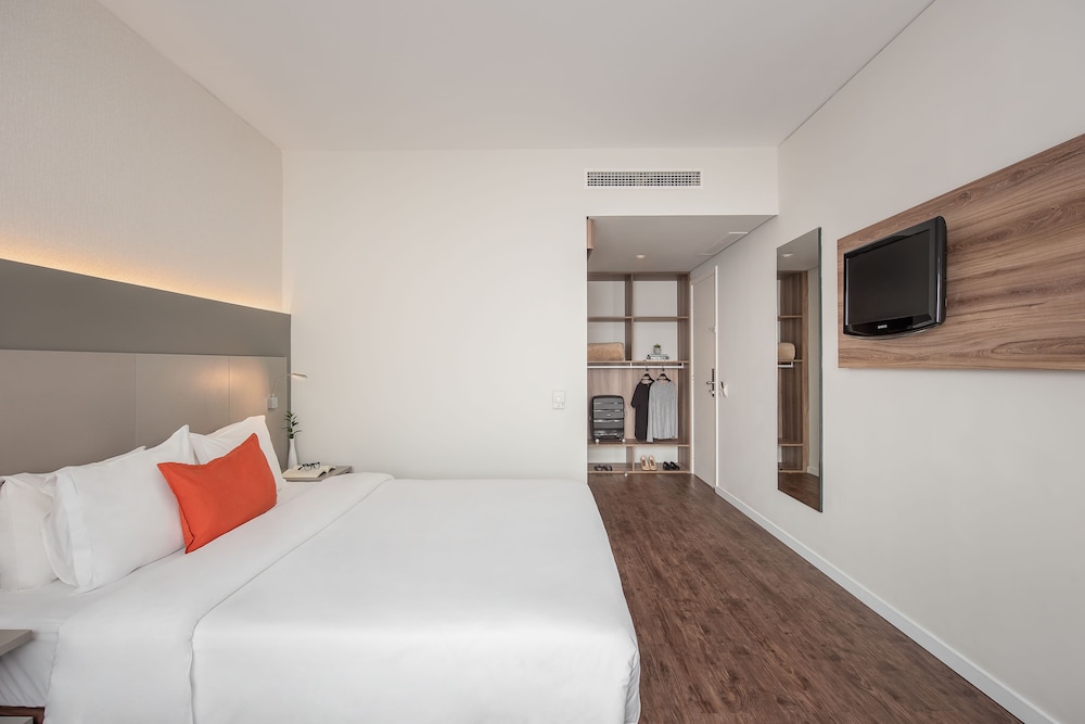 STANDARD, DOUBLE BED, ACCESSIBLE
