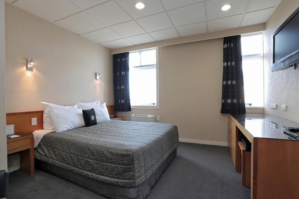 Kelvin Hotel 7/32