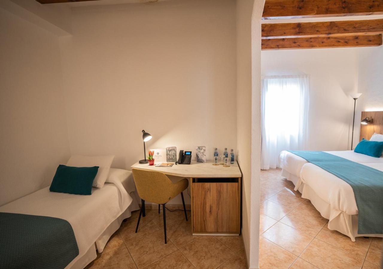 ROOM, TRIPLE