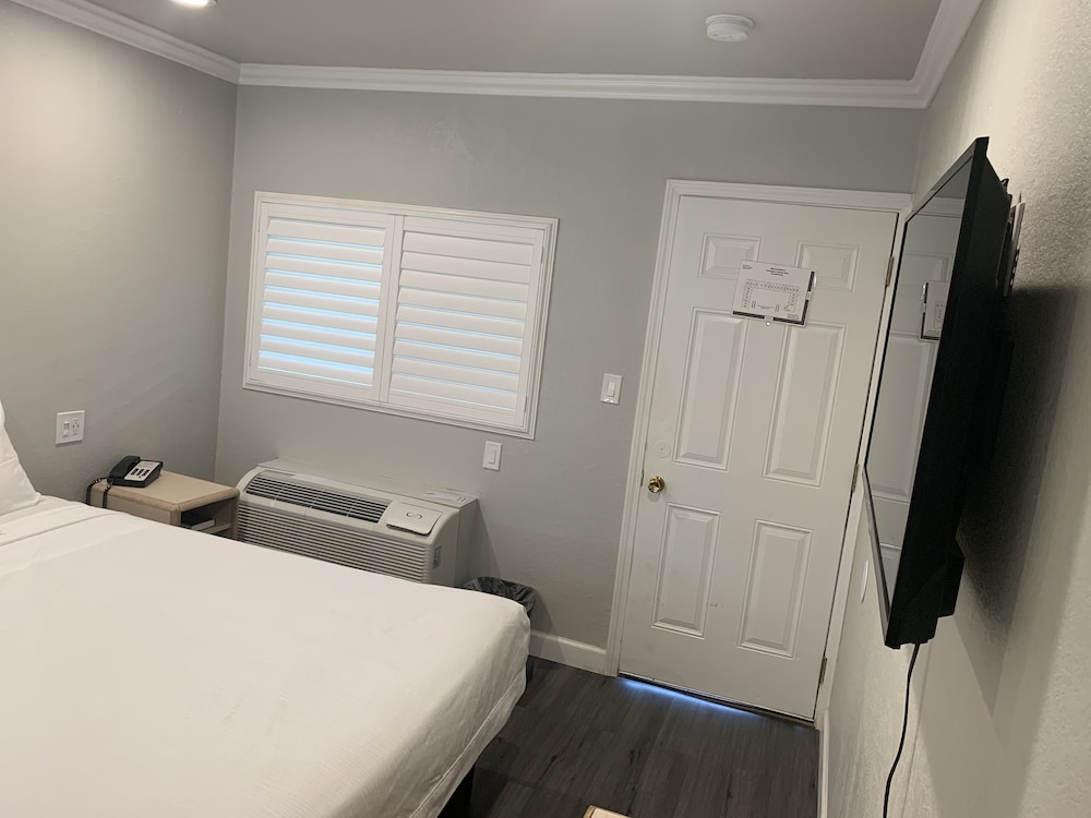 Elmwood Motel 7/15