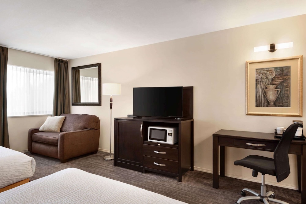 Days Inn By Wyndham Kelowna 25/37