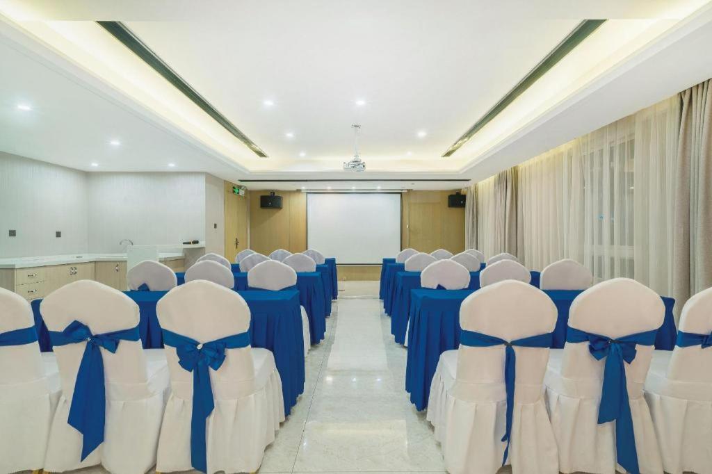 Echarm Hotel Yingshang Wuzhou Wanhui Square 43/50
