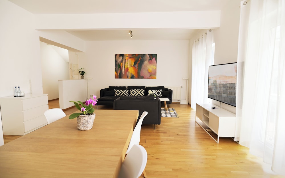 Graf-Adolf Apartments 56/69