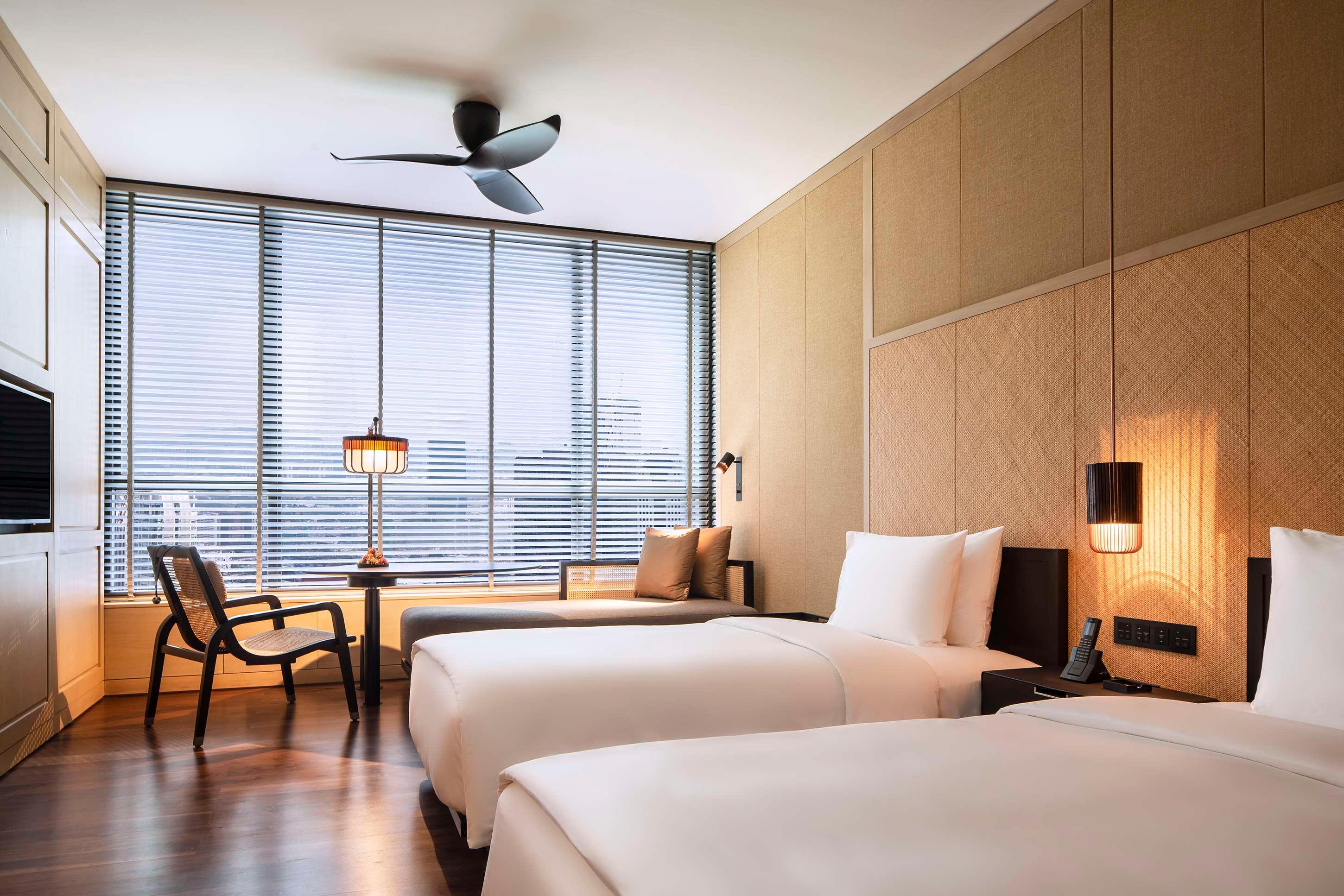 GRAND, TWIN BEDS