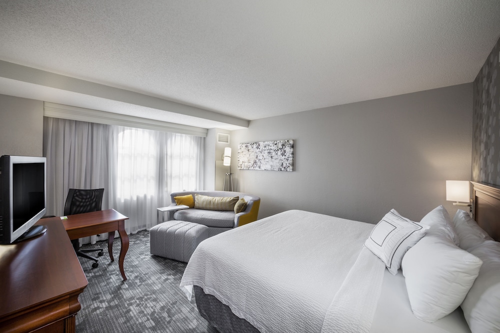 Courtyard by Marriott Norfolk Downtown 11/44