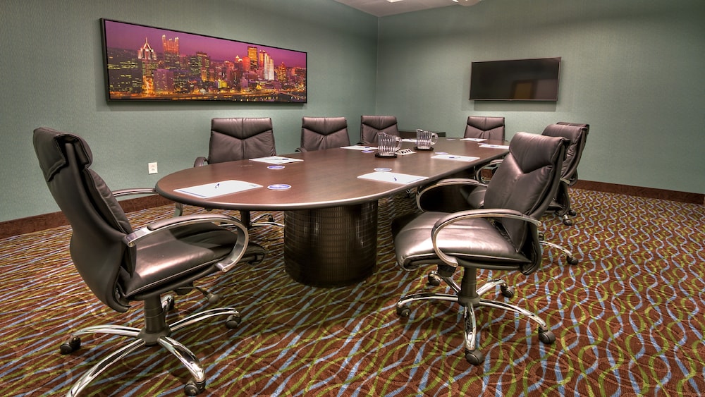 Holiday Inn Express Suites Pittsburgh Sw Southpointe 57/72