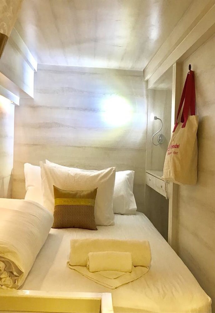 Lady M Hostel At Suvarnabhumi Airport - Female Only 9/49