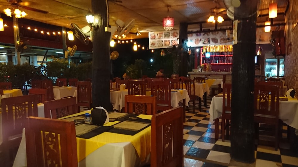 restaurant cafeteria