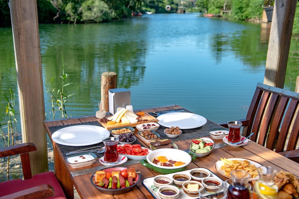 WINEPORT LODGE AGVA 69/84