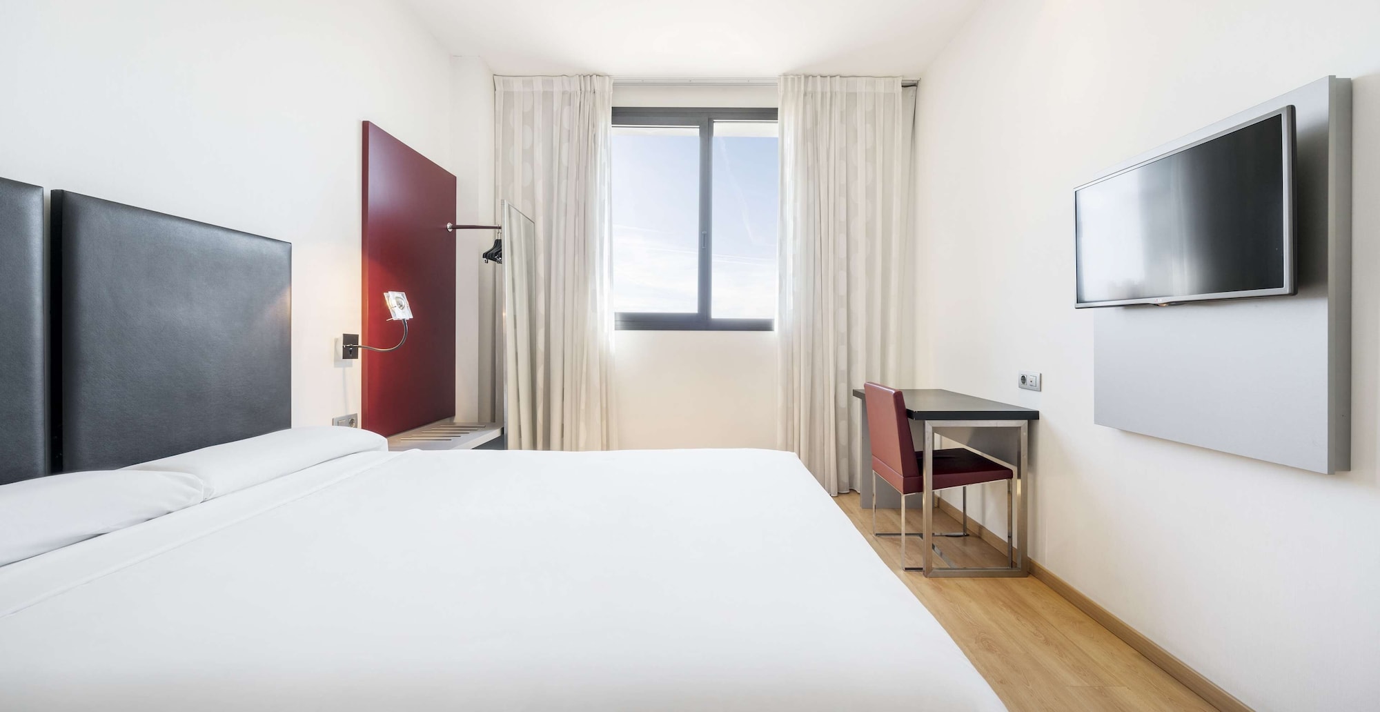 ROOM, DOUBLE BED